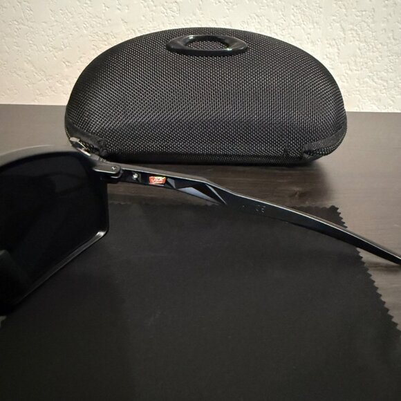 OO9406 Oakley SUTRO Black Matte Frame Silver Icons - Picture 5 of 9